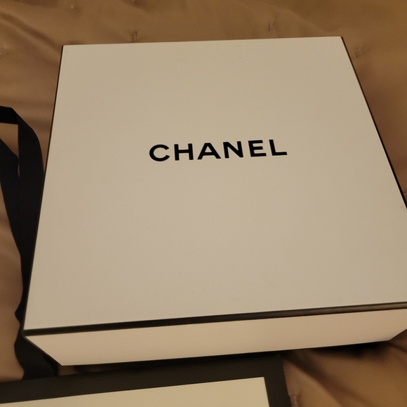 Variety lot of boxes, bag and books - Picture 3 of 4